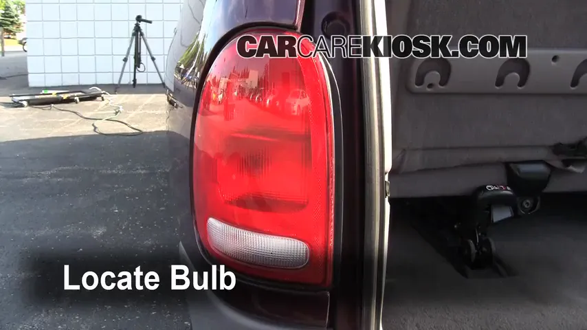 1999 Dodge Caravan 3.0L V6 Lights Turn Signal - Rear (replace bulb)